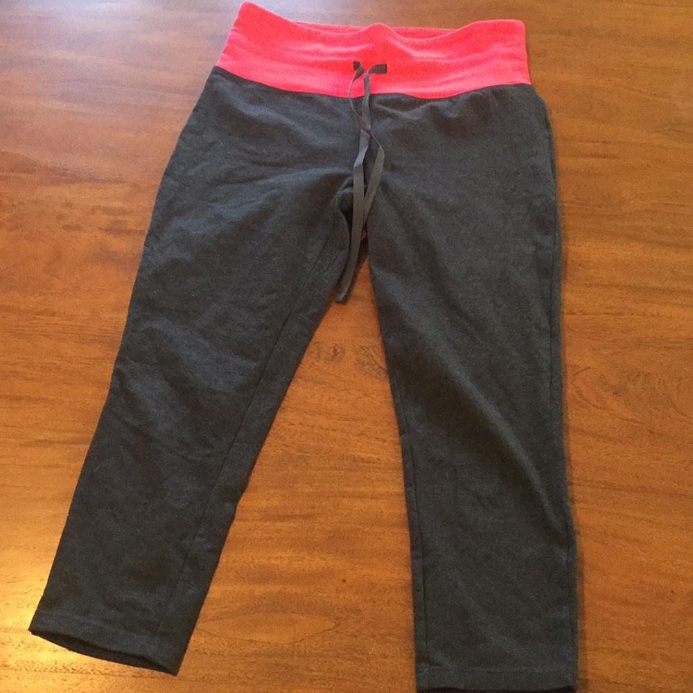Gray and pink high waist Capri leggings